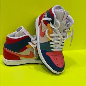 WMNS AIR JORDAN 1 MID SE